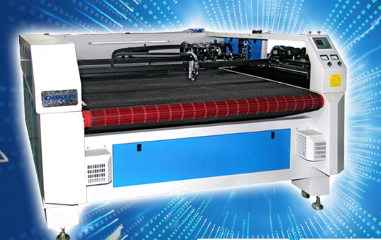 創(chuàng)軒鞋材激光畫線切割一體機(jī)感恩回饋，為您省時(shí)省力省人工！